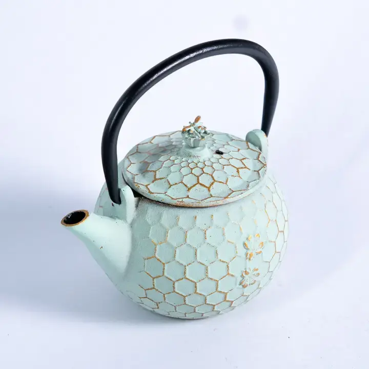 castiron-teapot-honeycomb-mintgreen-5.webp